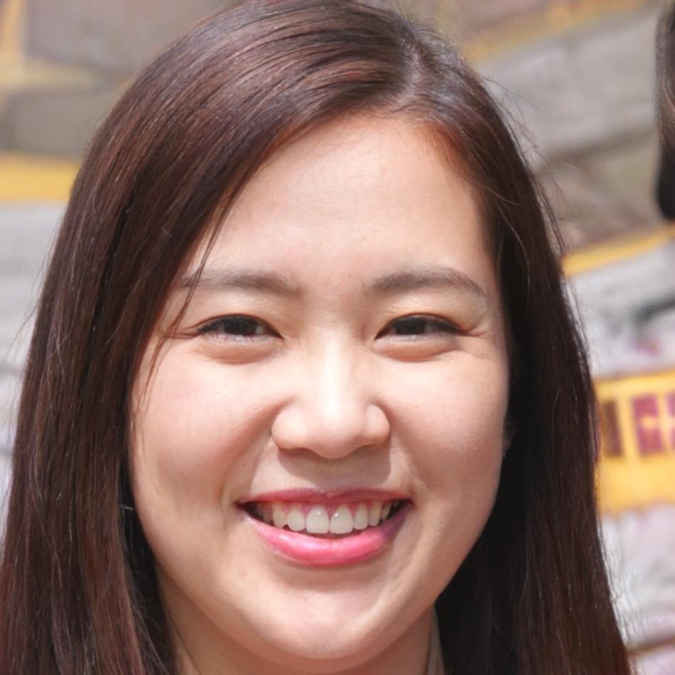 Dr. Sarah Müller - Senior Finanzanalystin